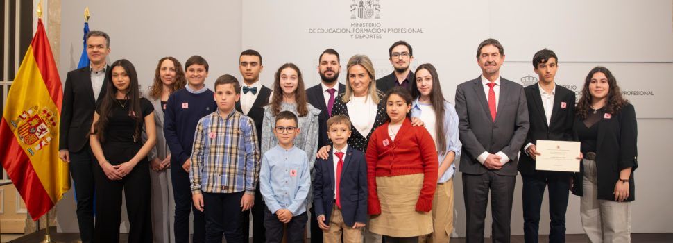 Adrià Ayza del Río, alumne de l’IES Joan Coromines, reconegut a l’entrega de premis del concurs nacional «Una Constitució per a tots»