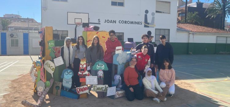 L’IES Joan Coromines crema la seua emotiva tercera falla