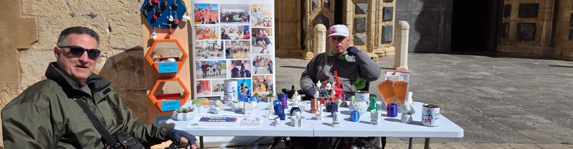 COCEMFE Maestrat munta una paradeta a la plaça Parroquial