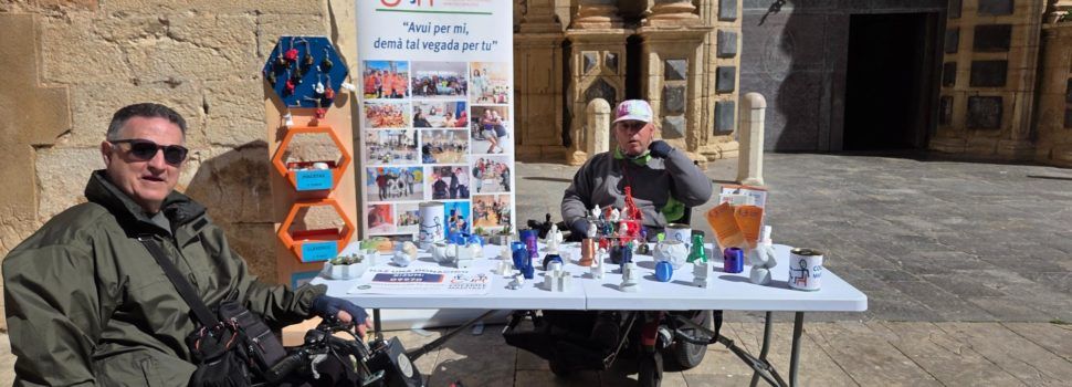 COCEMFE Maestrat munta una paradeta a la plaça Parroquial