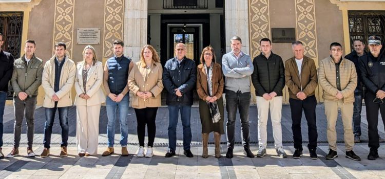 Benicarló condemna l’assassinat d’una xiqueta a Torrevella víctima de la violència vicària