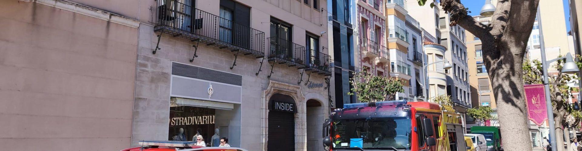 Ensurt al carrer del Socors que obliga a mobilitzar els bombers