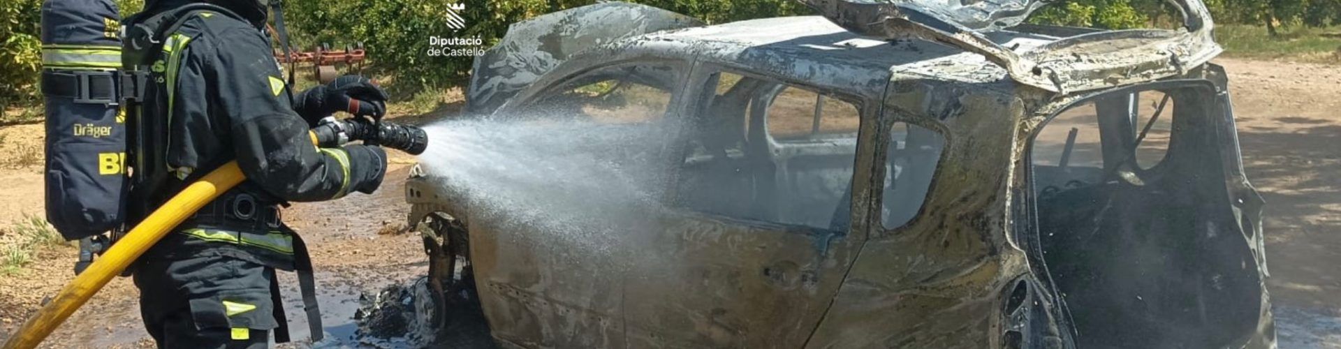Se incendia un vehículo aparcado junto a una vivienda aislada de Vinaròs
