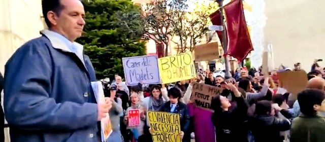 VOX afirma que “frena el pancatalanismo” en Vinaròs al aprobar el pleno incluir la toponimia en español en el callejero