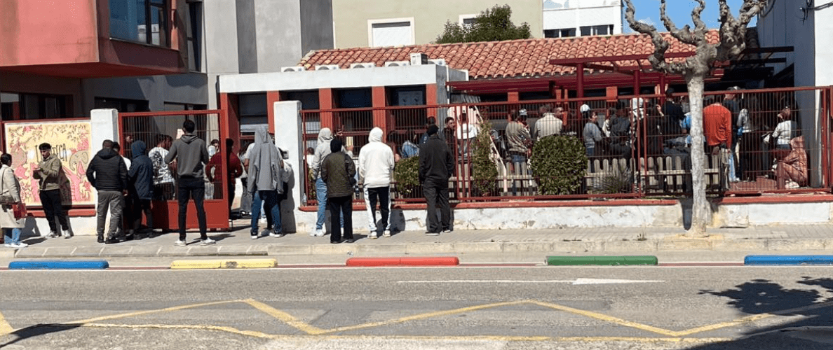 VOX Benicarló alerta del colapso que provoca la regularización masiva de inmigrantes ilegales