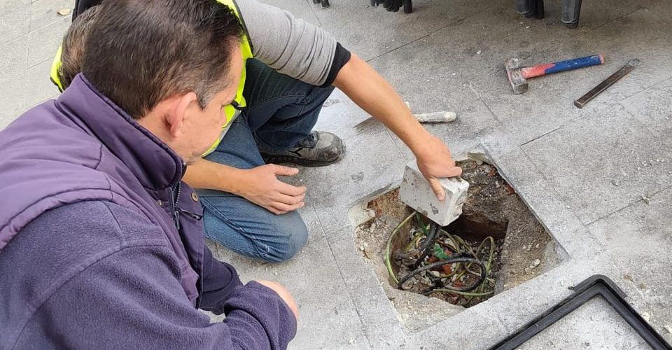 Actuació de millora en la instal·lació elèctrica de la Plaça de la Mera