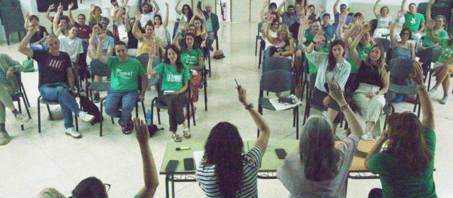 L’Assemblea de docents dona suport a les vagues a València i Catalunya aportant 100.000 euros a les caixes de resistència
