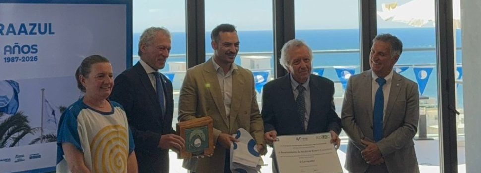 Alcalà-Alcossebre rep una distinció especial per mantenir la bandera blava de la platja del Carregador des de fa 40 anys