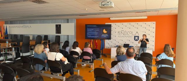 L’Ajuntament de Peníscola forma el personal de les empreses turístiques sobre l’eclipsi