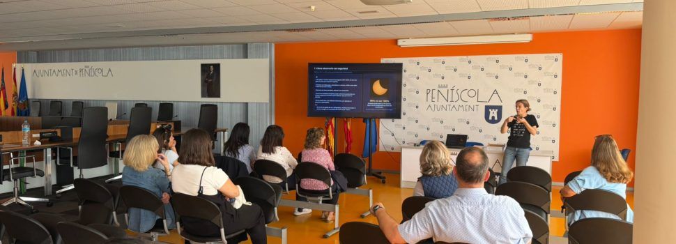 L’Ajuntament de Peníscola forma el personal de les empreses turístiques sobre l’eclipsi