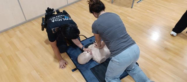 La Policia Local de Vinaròs renova la seua certificació en l’ús del desfibril·lador i tècniques de reanimació