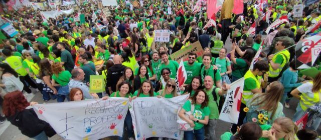 Professorat del Maestrat, en la manifestació a València per la vaga indefinida en ensenyament