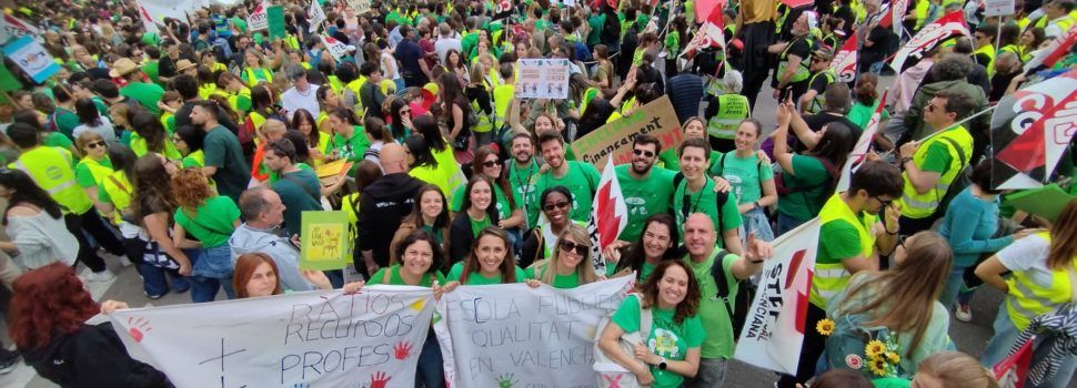 Professorat del Maestrat, en la manifestació a València per la vaga indefinida en ensenyament