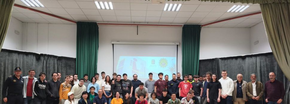 La Policia Local de Benicarló i l’IES Joan Coromines impulsen el disseny d’una aplicació d’avís a la població davant d’emergències