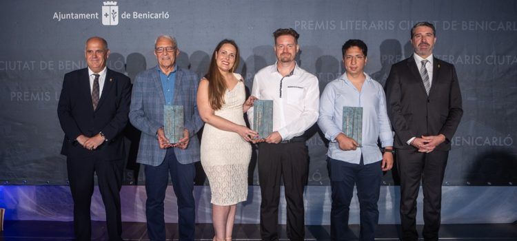 Benicarló lliura els Premis Literaris en una gala marcada per la qualitat i la sensibilitat de les obres premiades