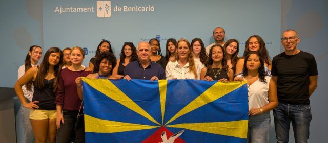 L’alcalde de Benicarló dona la benvinguda a un grup d’estudiants de l’illa de la Reunió