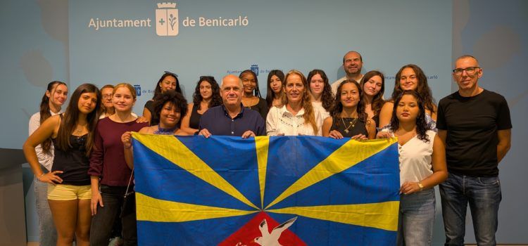 L’alcalde de Benicarló dona la benvinguda a un grup d’estudiants de l’illa de la Reunió