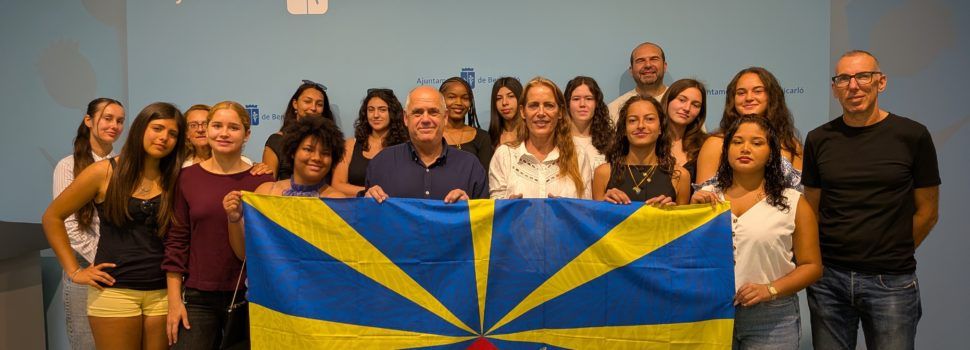 L’alcalde de Benicarló dona la benvinguda a un grup d’estudiants de l’illa de la Reunió