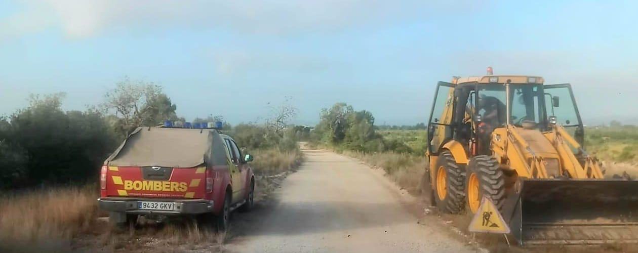 Agricultura juntament amb el Consorci de Bombers repara els camins rurals de terra