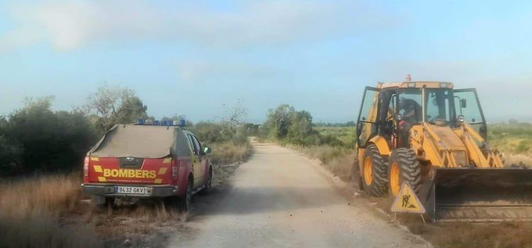 Agricultura juntament amb el Consorci de Bombers repara els camins rurals de terra