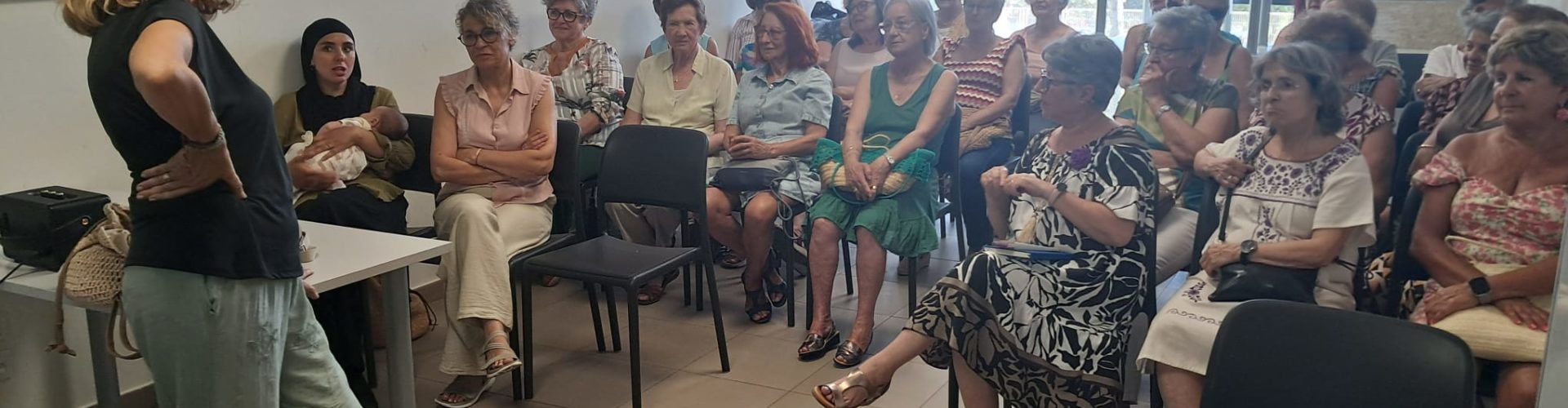 La Regidoria d’Igualtat d’Alcalà-Alcossebre donarà continuïtat a l’espai de debat sobre la igualtat de gènere “El cafè de les lletres”