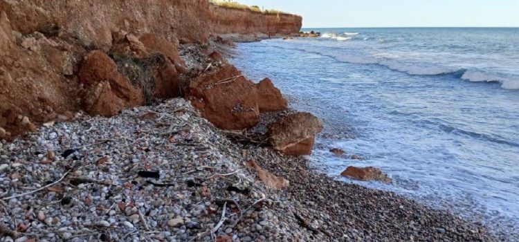 Banderas negras para las playas del Surrach en Benicarló y la Ribera de Cabanes