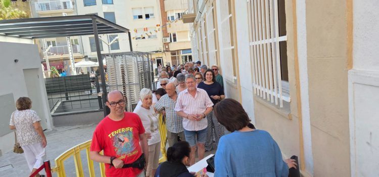 Recollida de tíquets per al lot dels majors de 70 anys