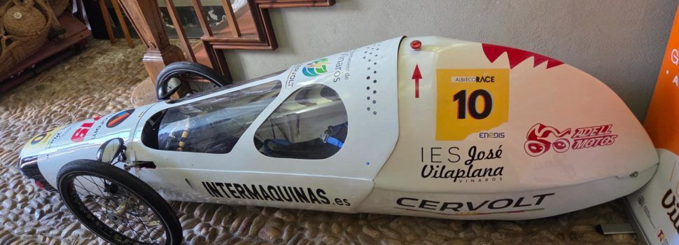 Un prototip de vehicle elèctric, fet per alumnat de l’IES José Vilaplana, en la competició Albi Eco Race, a França