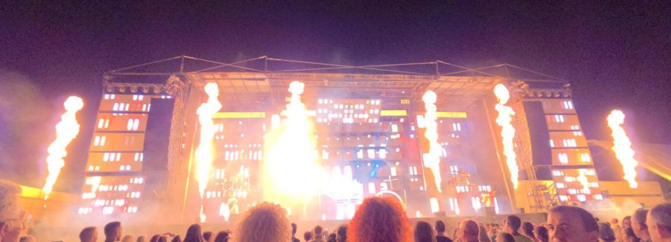 Paris de Noia ompli el port de música, llums i efectes visuals amb un gran espectacle