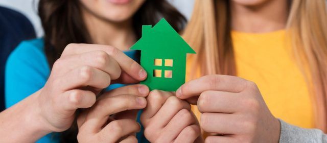 BENIGAZLUM TOT PER BENICARLÓ pide ayudas y subvenciones municipales destinadas a facilitar a los jóvenes el acceso a una vivienda