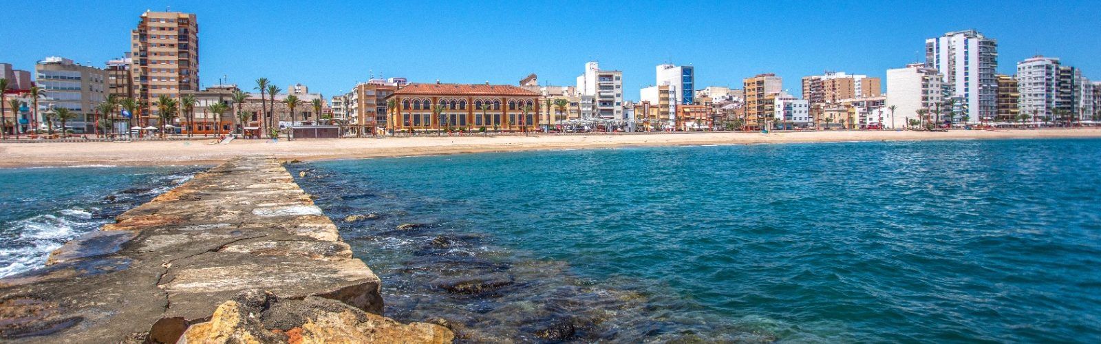 Vinaròs renova les Banderes Qualitur i reafirma l’excel·lència del seu litoral amb 23 distincions en total