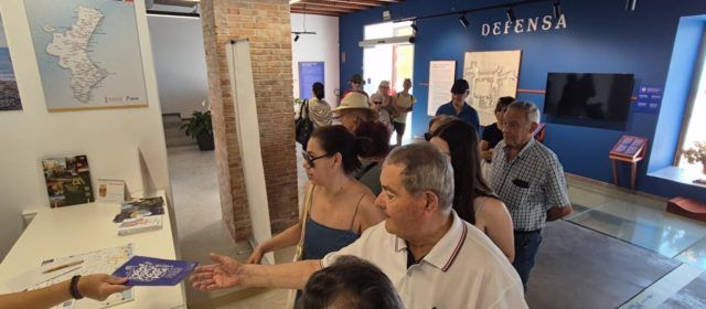 Recollint els llibrets i tiquets de festes