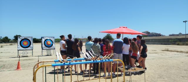 L’alumnat de 4t d’ESO de l’IES Leopoldo Querol gaudeix d’una jornada d’iniciació de tir amb arc