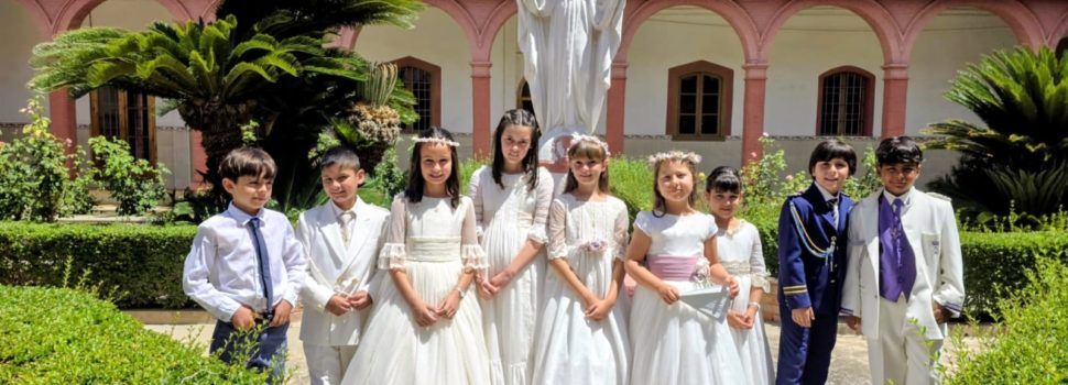 El alumnado de 3º de Primaria celebra una emotiva Comunión conjunta en el Colegio Divina Providencia