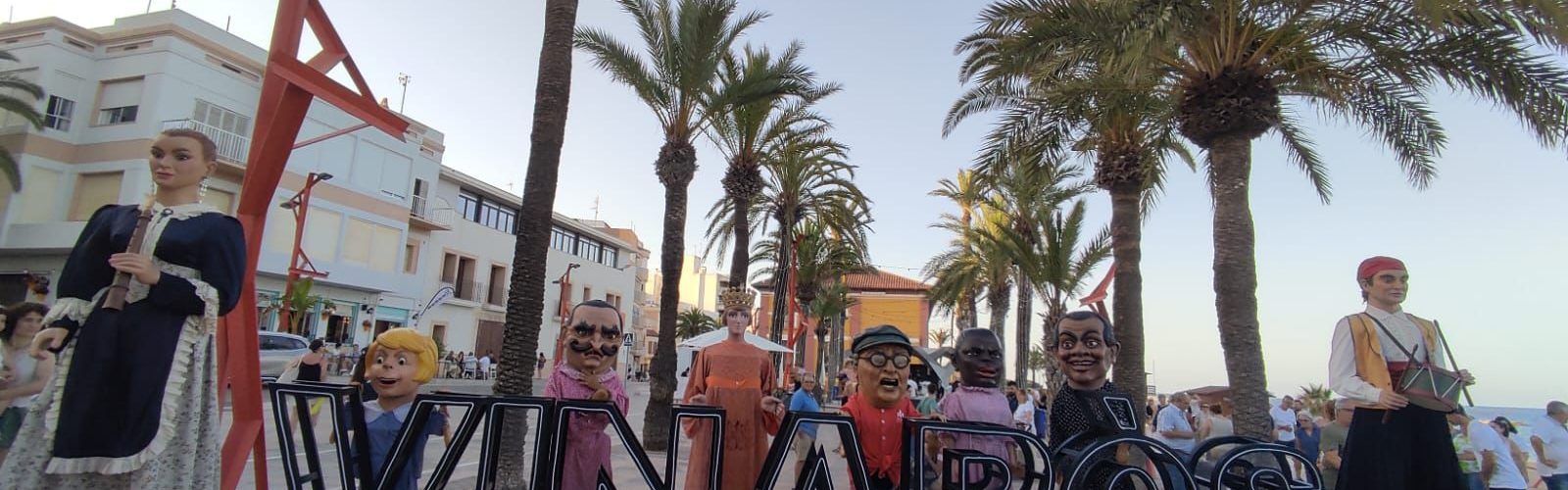 La dolçaina i el tabal, amb els nanos i gegants, omnipresents en festes