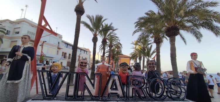 La dolçaina i el tabal, amb els nanos i gegants, omnipresents en festes