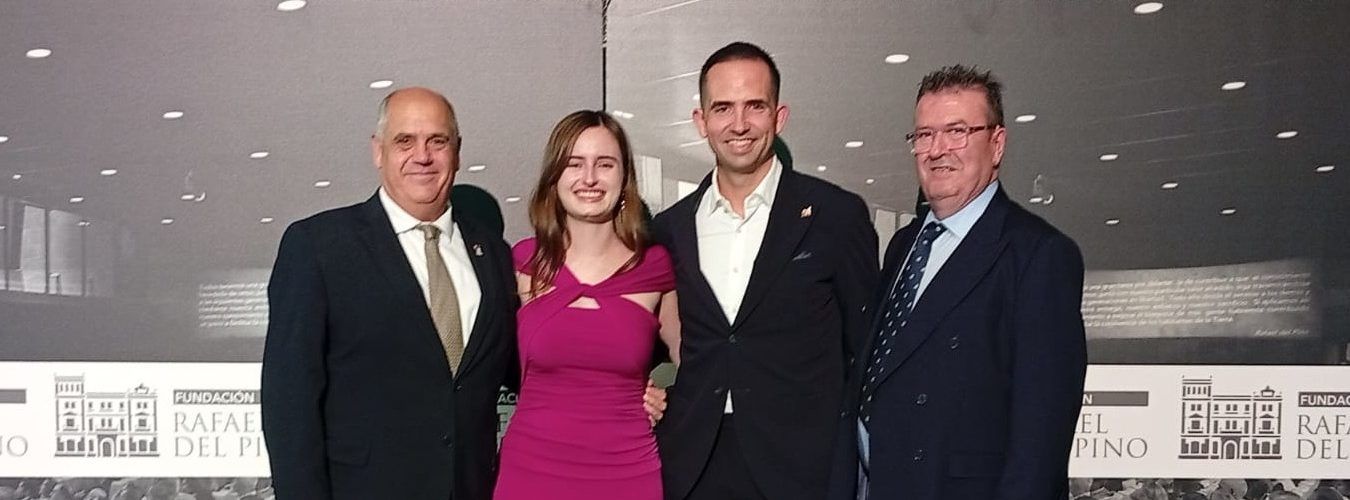 L’alcalde de Benicarló acompanya Mariona Giner en el lliurament d’una Beca d’Excel·lència per a estudiar a Cambridge