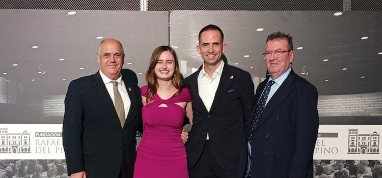 L’alcalde de Benicarló acompanya Mariona Giner en el lliurament d’una Beca d’Excel·lència per a estudiar a Cambridge