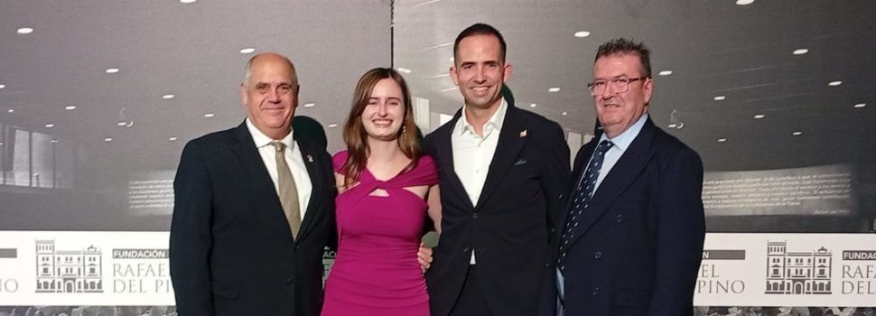 L’alcalde de Benicarló acompanya Mariona Giner en el lliurament d’una Beca d’Excel·lència per a estudiar a Cambridge