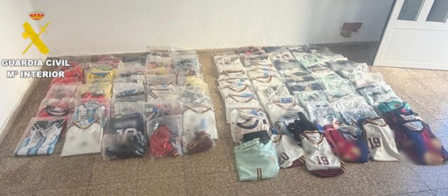 La Guardia Civil actúa contra el Top Manta en Alcossebre, Peñíscola y Benicassim
