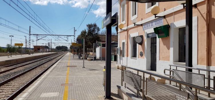 L’Ajuntament i ADIF renoven el seu acord per a mantindre oberta l’estació de tren d’Alcalà de Xivert