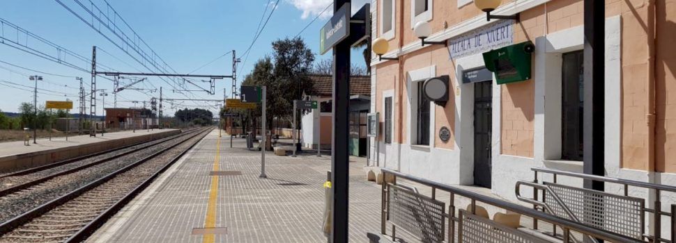 L’Ajuntament i ADIF renoven el seu acord per a mantindre oberta l’estació de tren d’Alcalà de Xivert