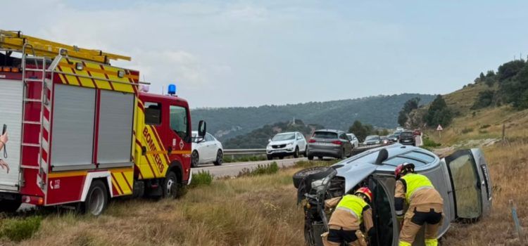 Accidente en la N232, término de Morella, con un vehículo volcado