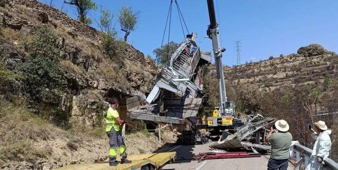 Retirat 17 dies després el camió amb 205 porcs caigut per un barranc a Forcall