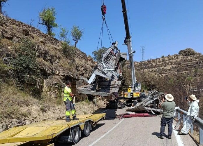 Retirat 17 dies després el camió amb 205 porcs caigut per un barranc a Forcall