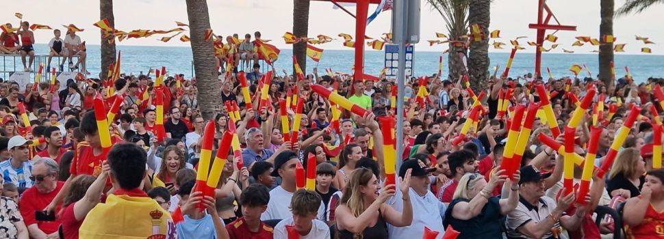 Discjòqueis i pantalla gegant al passeig per a gaudir de la gran final del Mundial