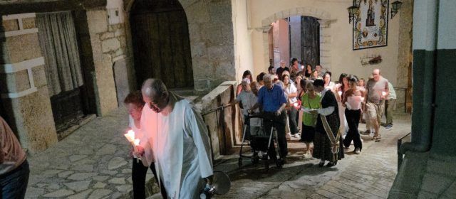 El primer rosari de les torxes amb mossén Carlos García