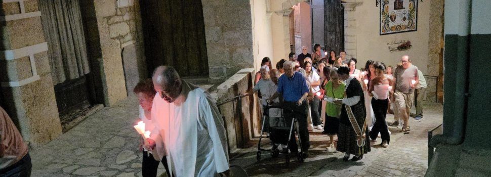 El primer rosari de les torxes amb mossén Carlos García