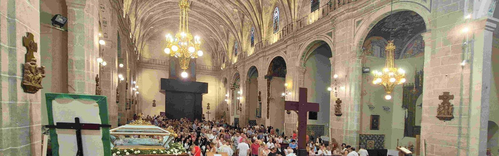 Vinaròs ret homenatge a la Verge de l’Assumpció amb una multitudinària processó