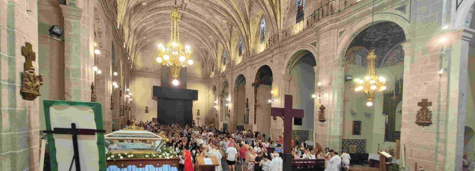Vinaròs ret homenatge a la Verge de l’Assumpció amb una multitudinària processó 